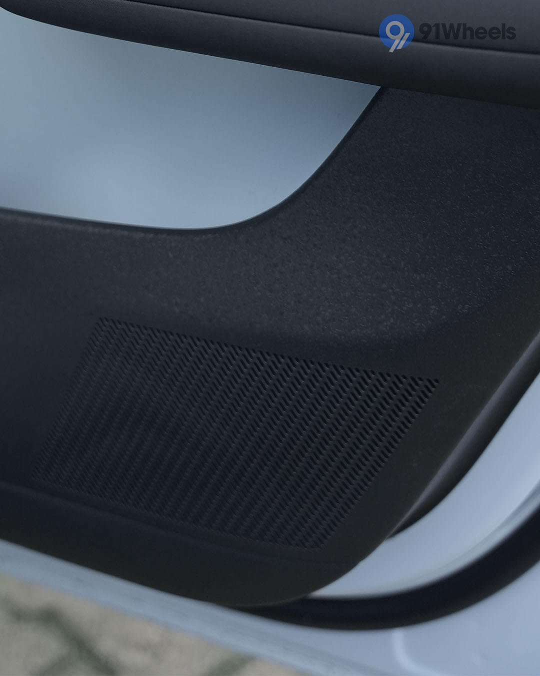 Infotainment & Charging - 2 Infotainment & Charging - 2