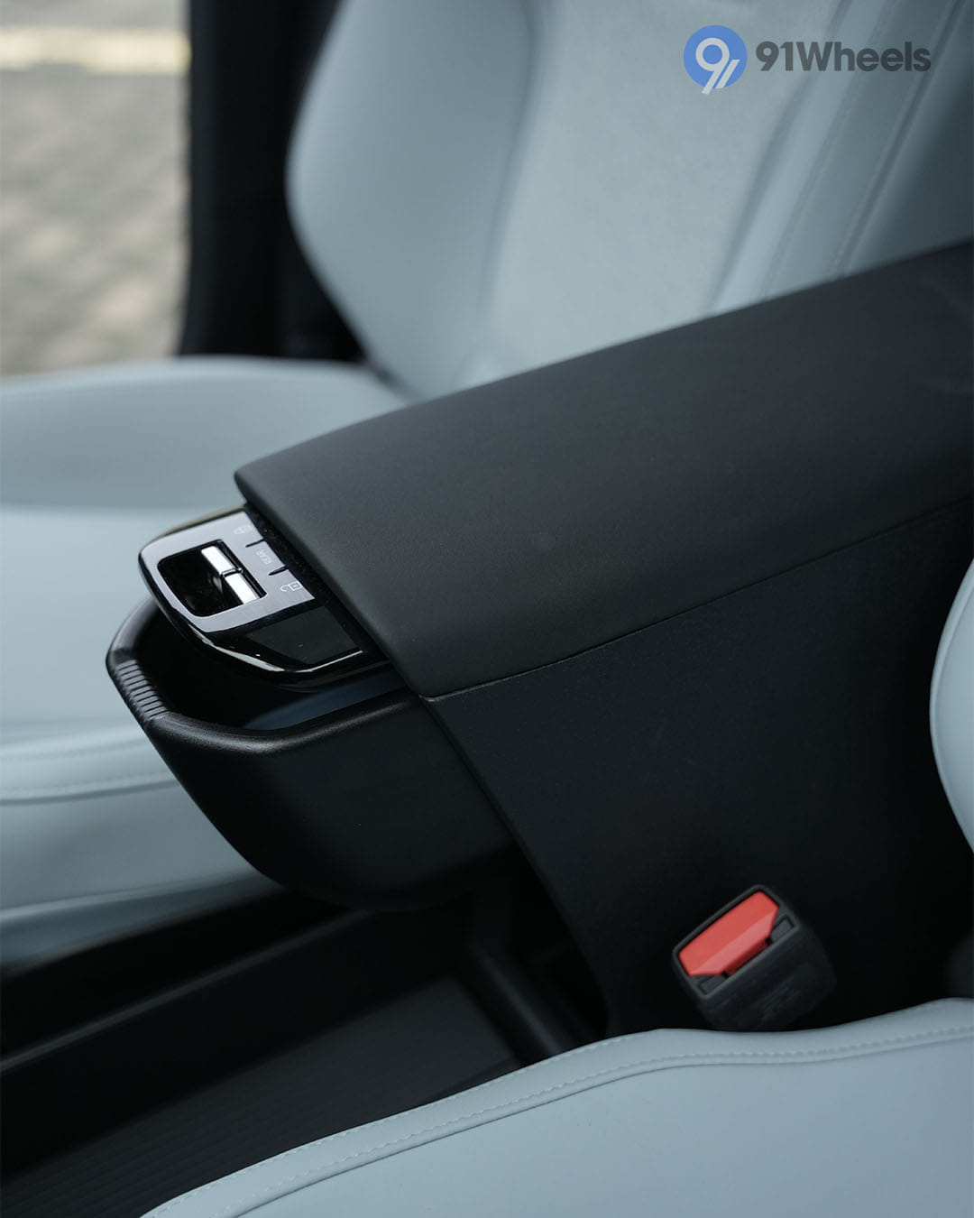 Dashboard & Front Cabin - 5 Dashboard & Front Cabin - 5