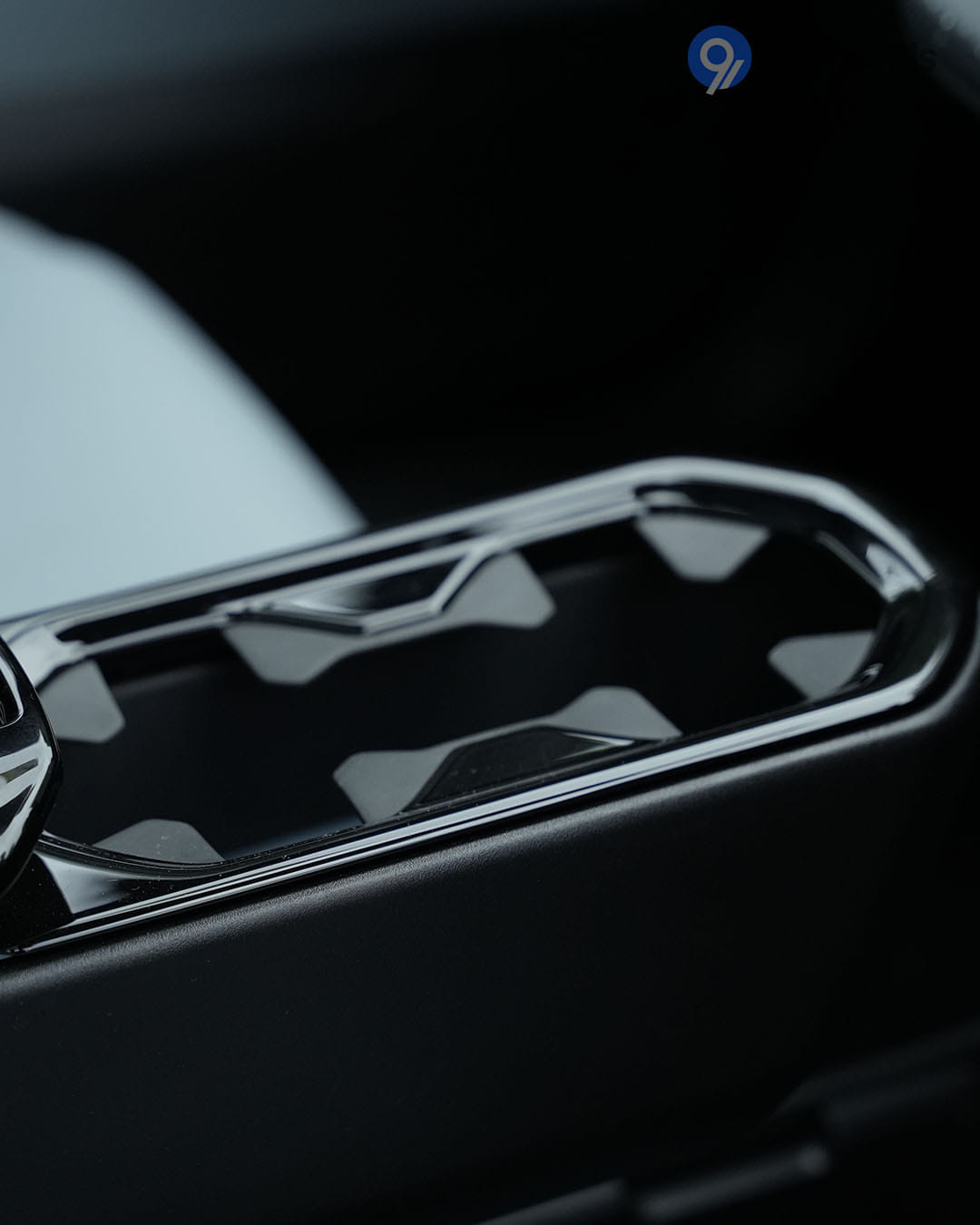 Dashboard & Front Cabin - 7 Dashboard & Front Cabin - 7