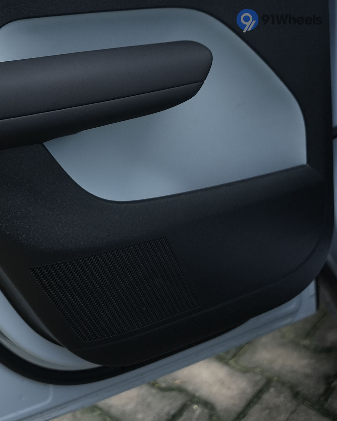 Infotainment & Charging - 3 Infotainment & Charging - 3