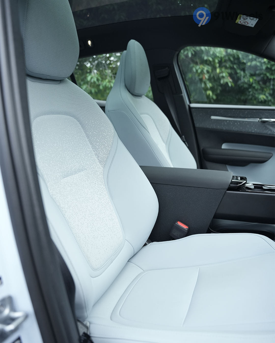 Seats & Cabin Comfort - 2 Seats & Cabin Comfort - 2