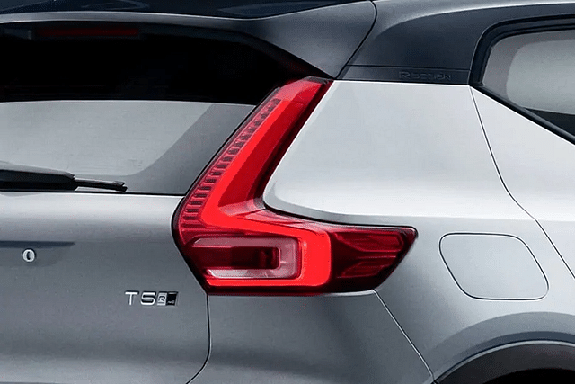 Volvo XC40 Tail light car image