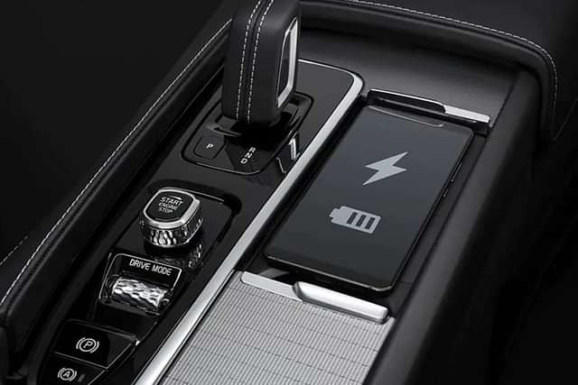 Volvo XC90 Charging Outlet image