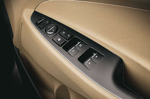 Hyundai Tucson Side Door Controls car image