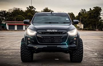 This Heavily Modified 2020 Isuzu D Max V Cross Looks Drop Dead Gorgeous