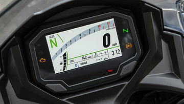  2022 Kawasaki Ninja 650 TFT display