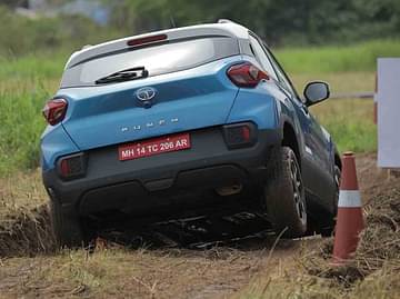 tata punch review - rear blue off roading