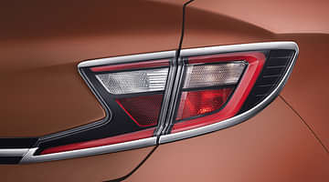 TAIL LAMP GARNISH