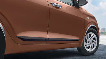 BODY SIDE MOULDING - MATTE BLACK