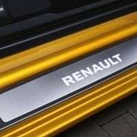 Illuminated Renault Branded Scuff Plates