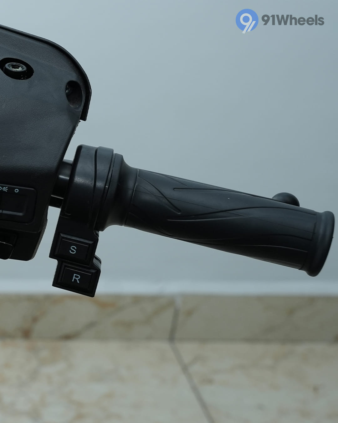 Handlebar & Console Area - 7