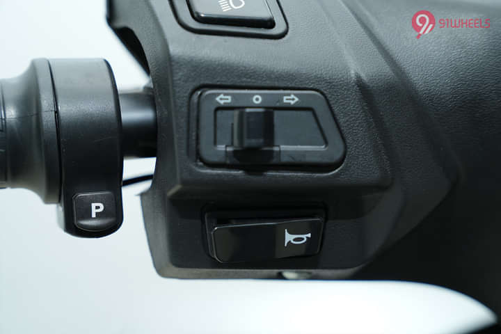 Ampere Reo Horn Button
