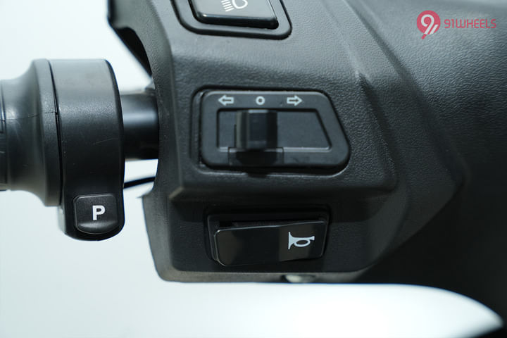 Ampere Reo Horn Button