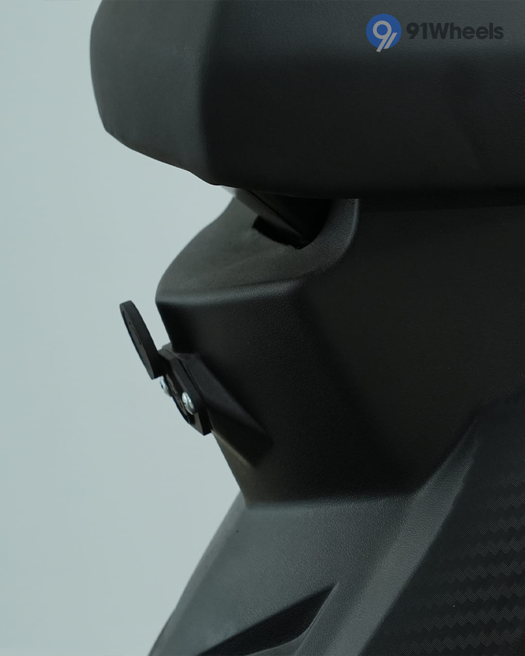 Handlebar & Console Area - 6