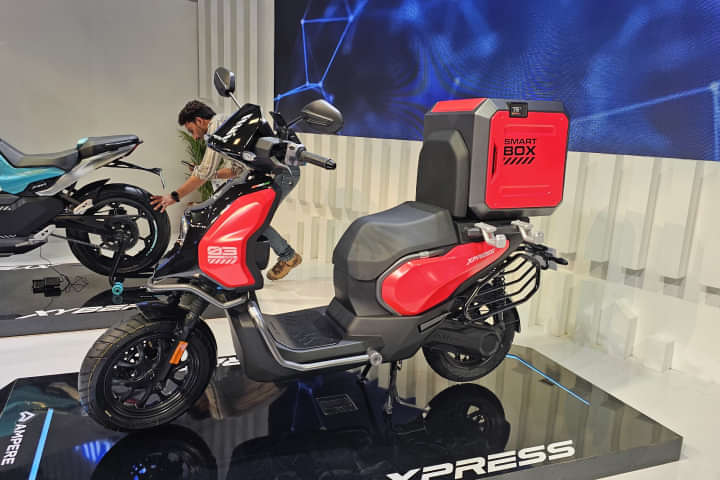 Ampere Xpress Left Front Three Quarter