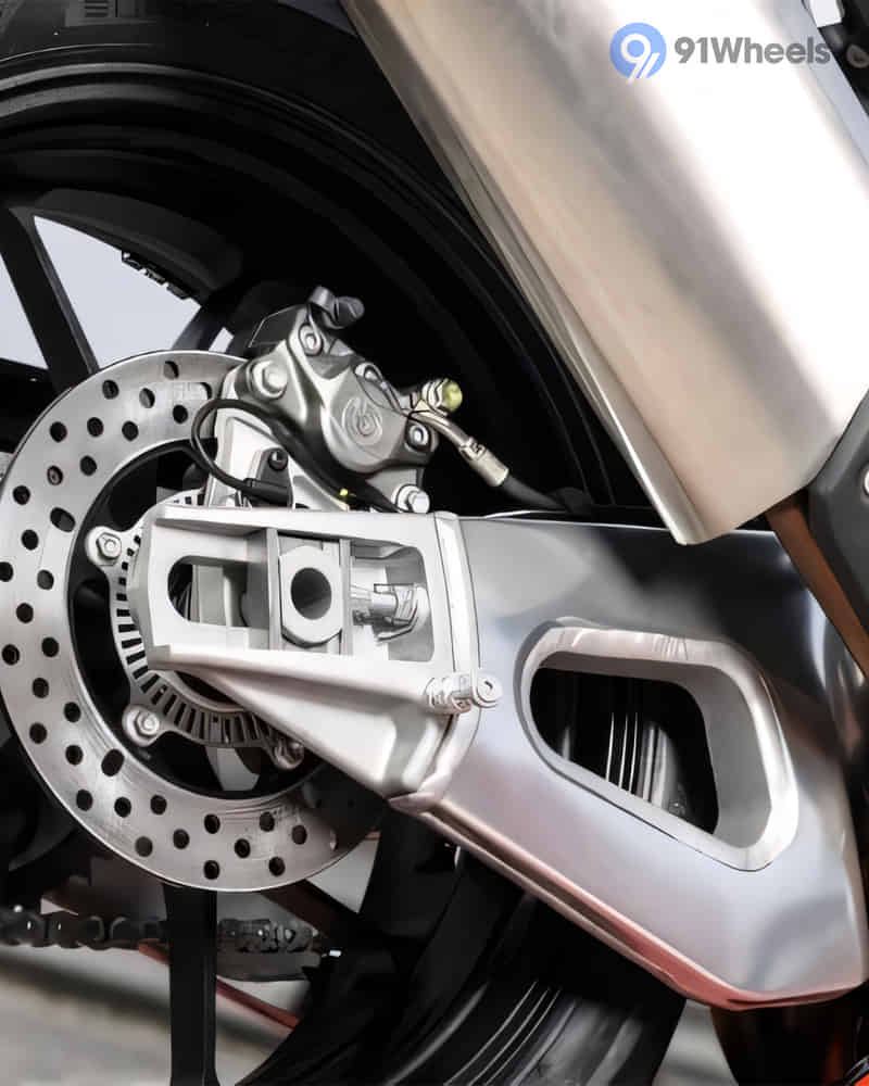 Aprilia RSV4 - Image 6