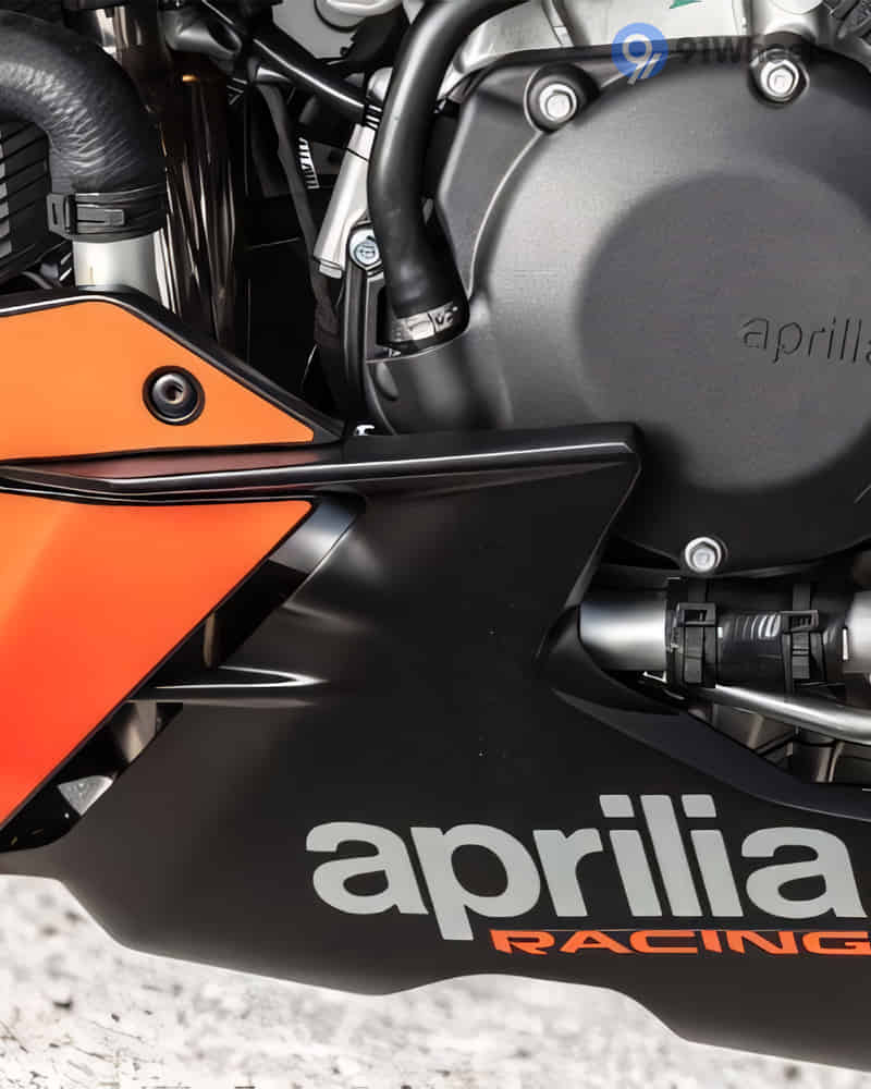 Aprilia Tuono V4 - Image 3