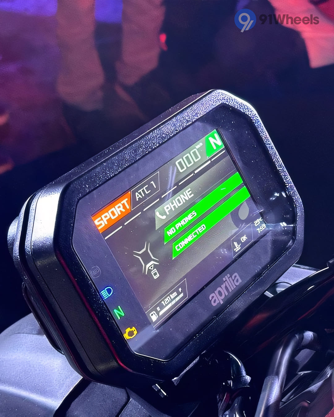 Handlebar & Console Area - 1