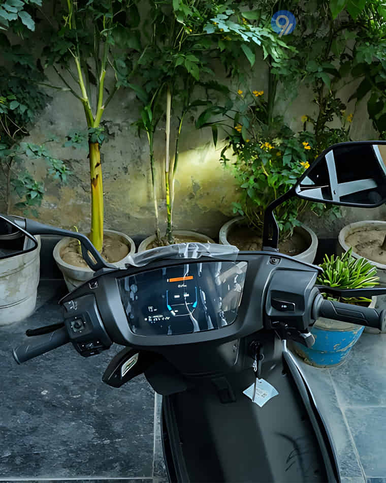 Handlebar & Console Area - 3