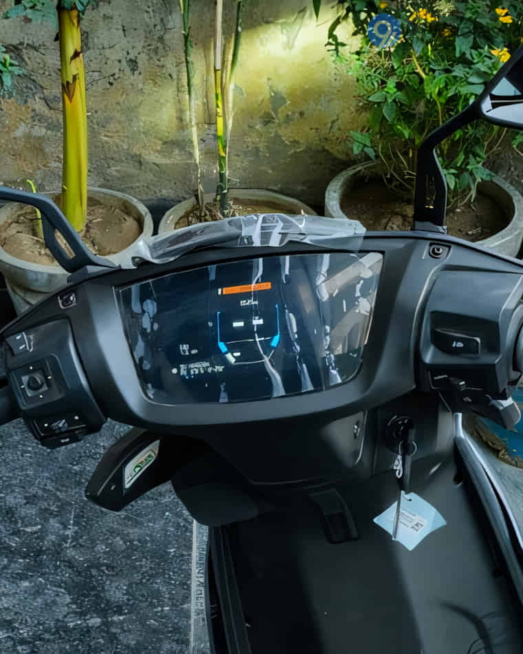 Handlebar & Console Area - 4