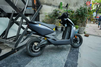 Ather 450S Right Rear Three Quarter Ather 450S Right Rear Three Quarter