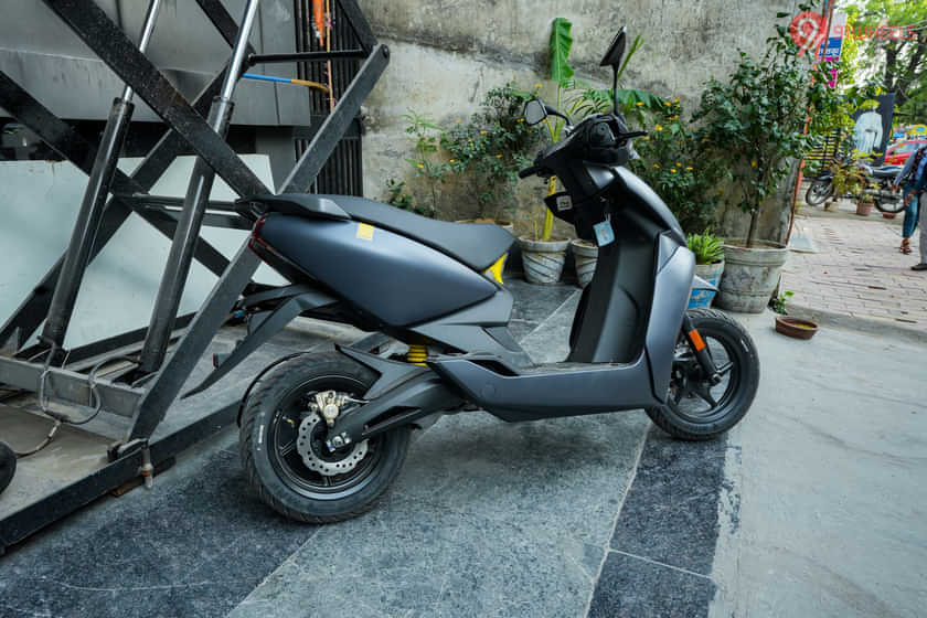 Ather 450S Right Rear Three Quarter Ather 450S Right Rear Three Quarter