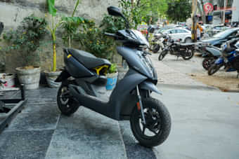 Ather 450S Right Front Three Quarter Ather 450S Right Front Three Quarter