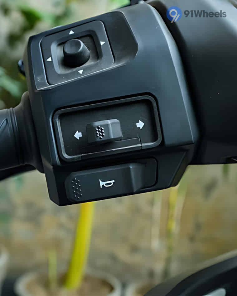 Handlebar & Console Area - 1