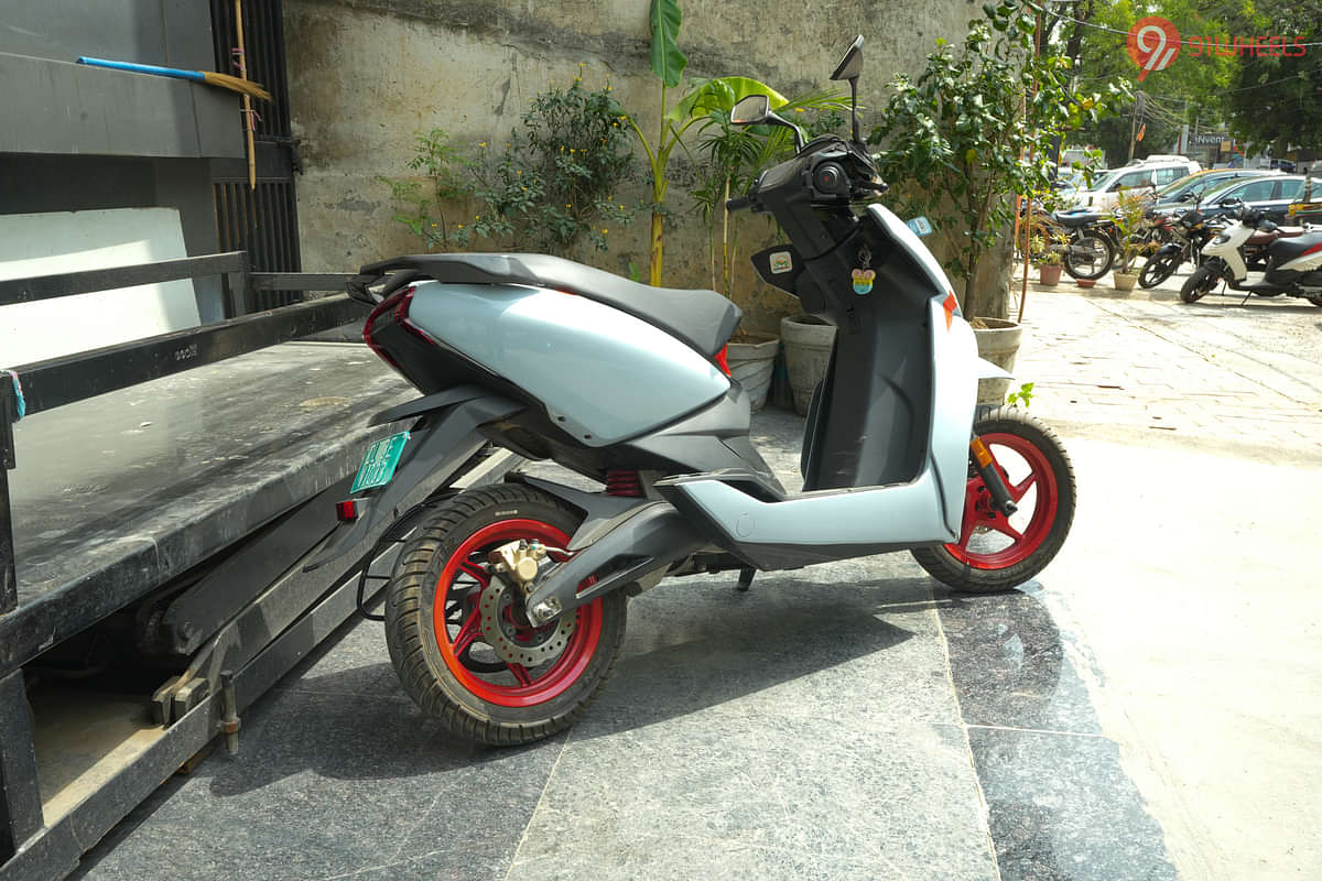Ather 450X Right Rear Three Quarter