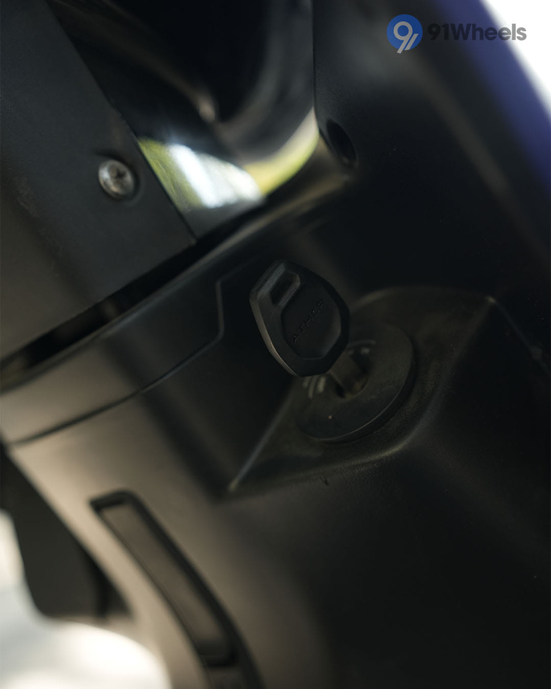 Handlebar & Console Area - 8