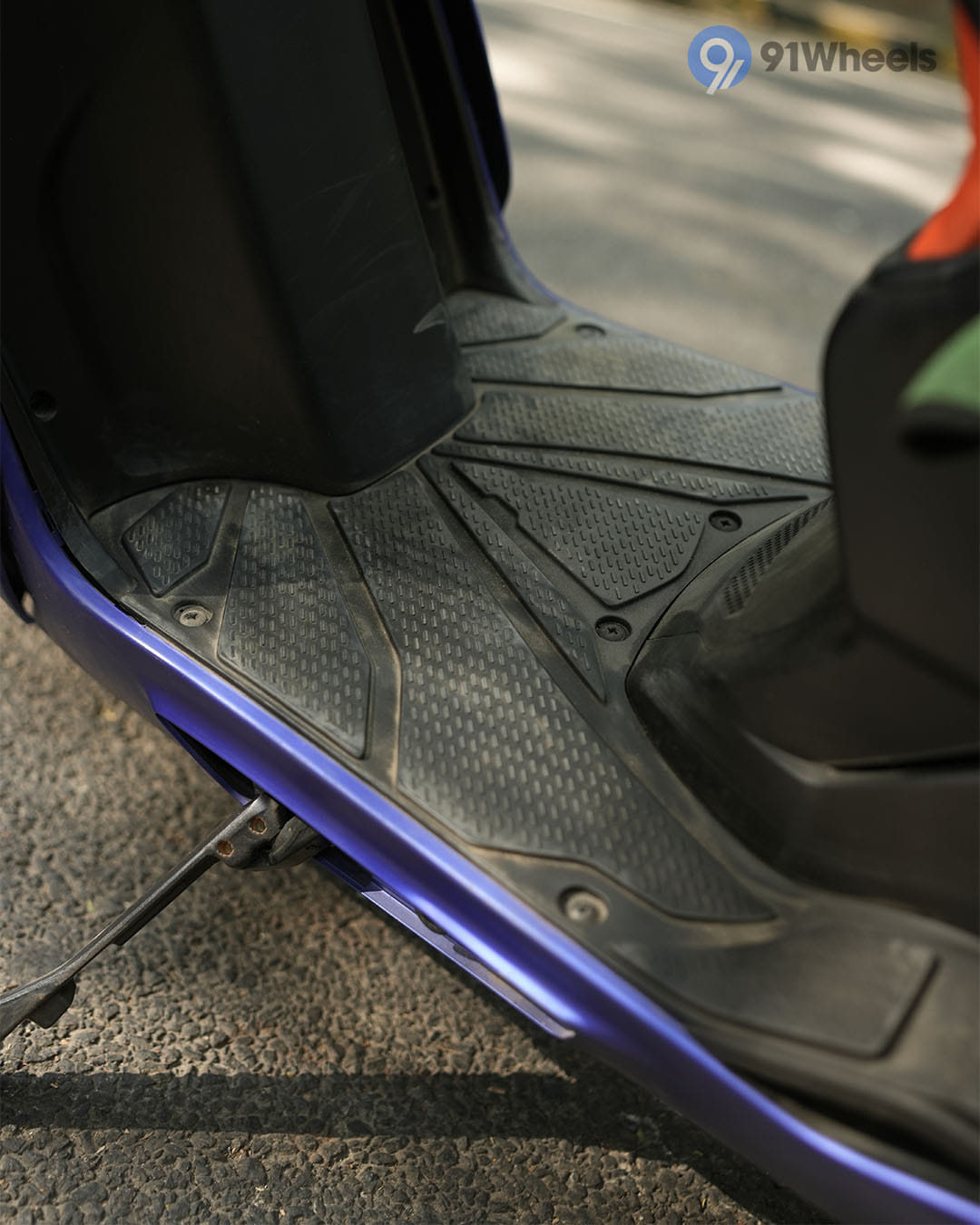 Stands & Utility - 1