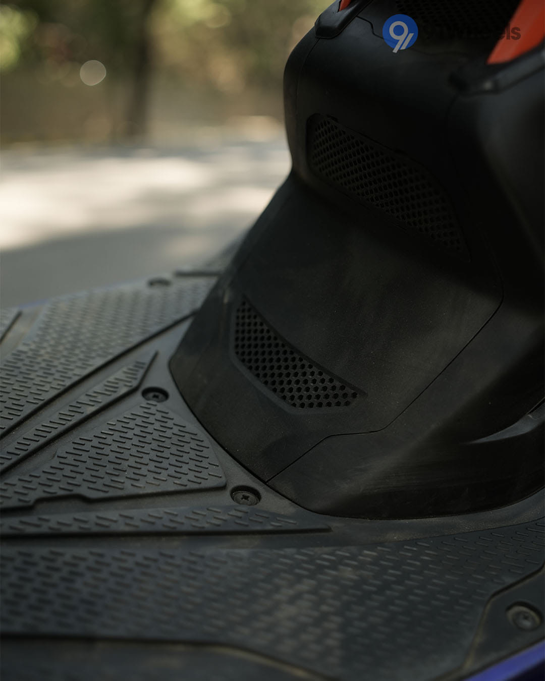 Stands & Utility - 4