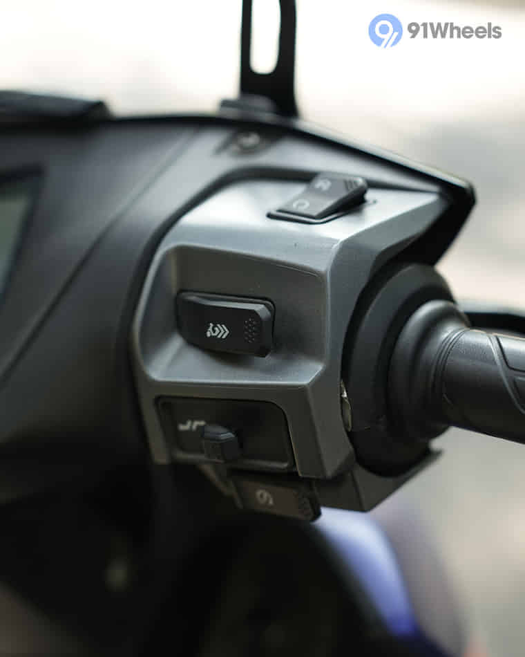 Handlebar & Console Area - 4 Handlebar & Console Area - 4