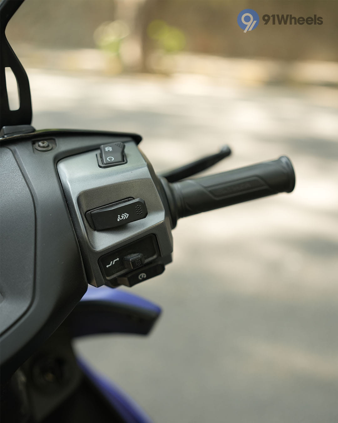 Handlebar & Console Area - 7