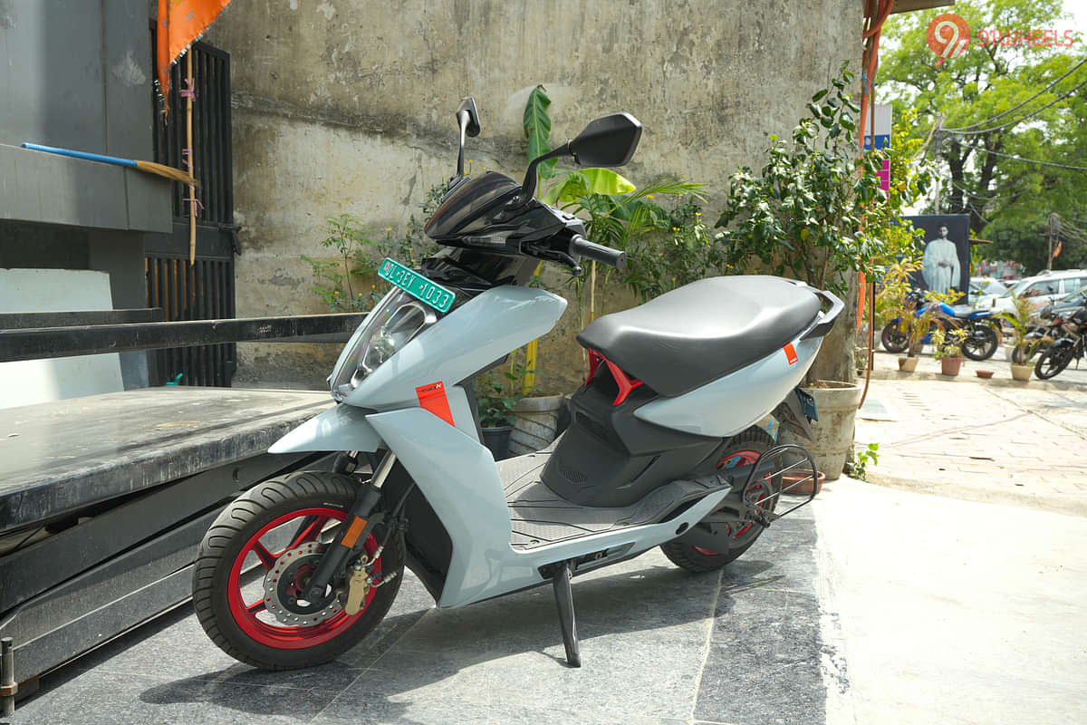Ather 450X Left Front Three Quarter