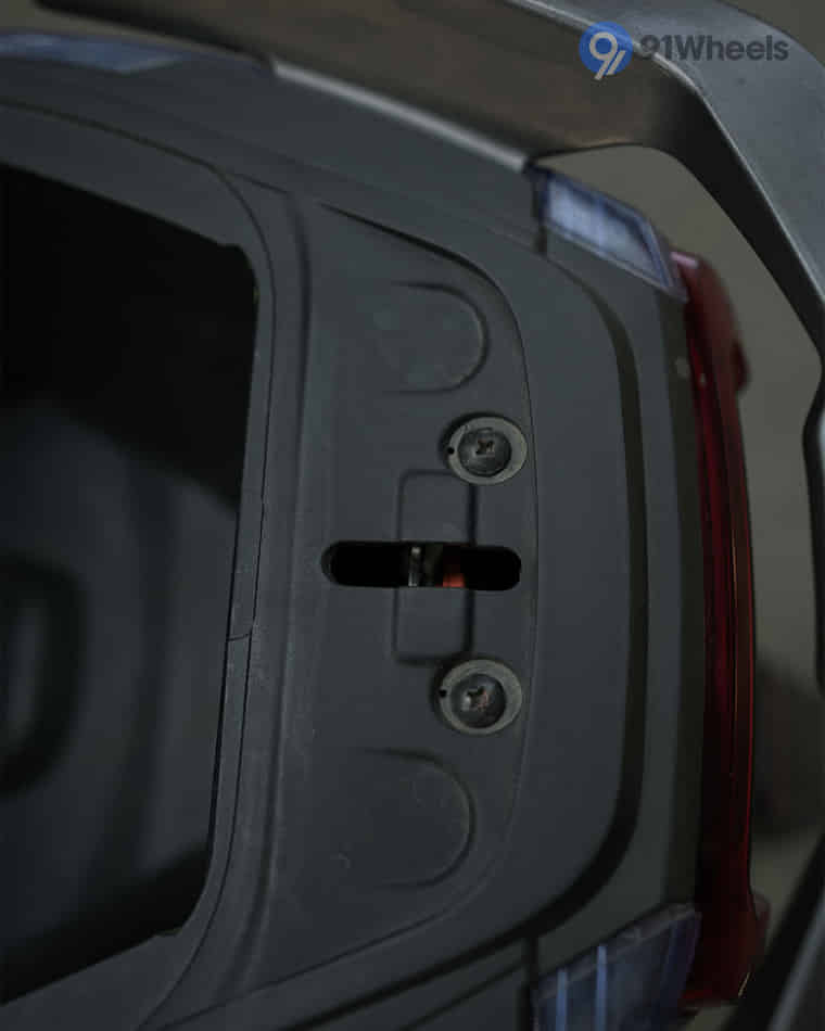 Seat & Storage - 5 Seat & Storage - 5