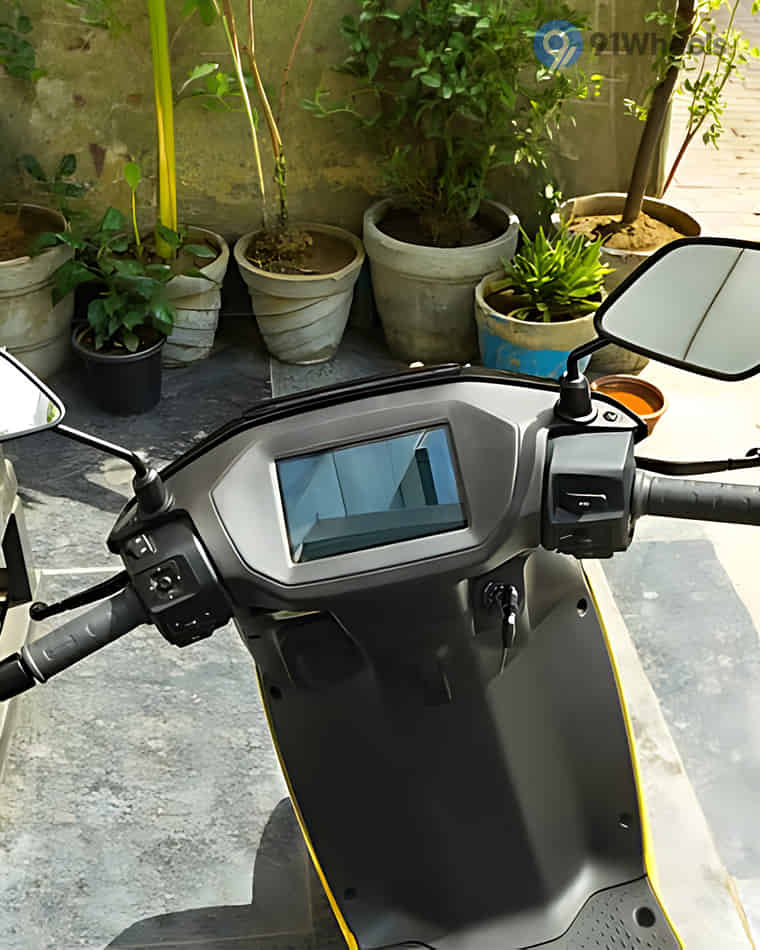 Handlebar & Console Area - 2