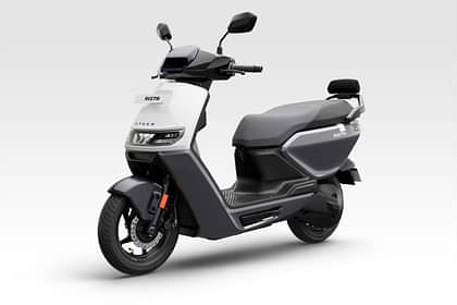 Ather Rizta Z 3.7 kwh Left Front Three Quarter