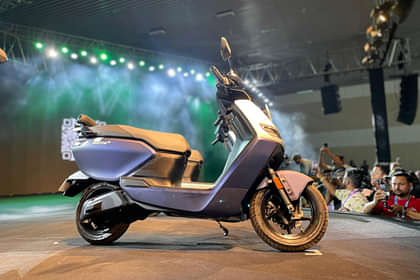 Ather Rizta S 2.9 kwh Right Side View