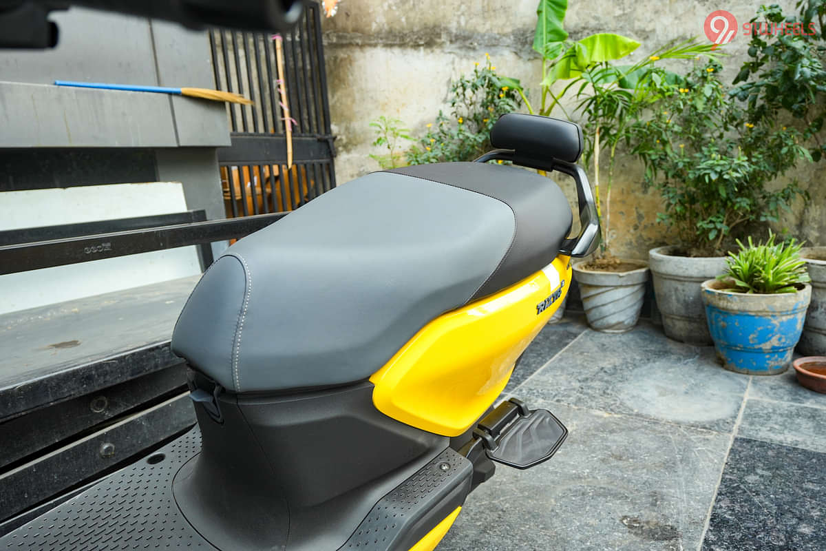 Ather Rizta Seat