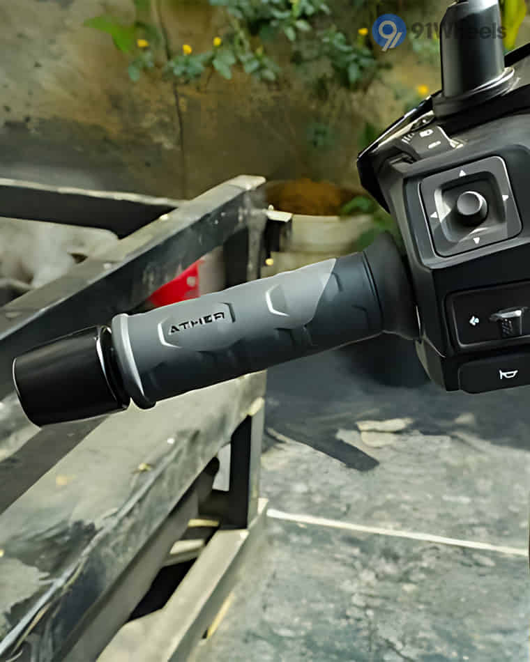 Handlebar & Console Area - 8