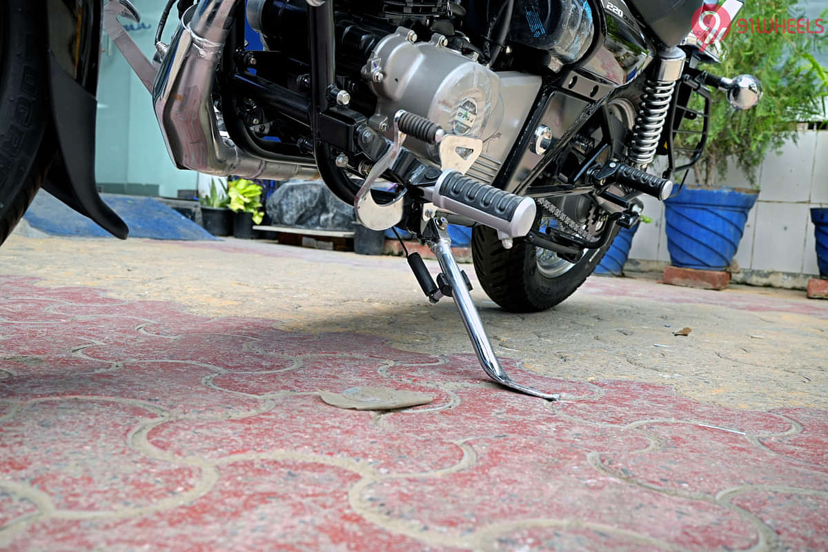 Bajaj Avenger Cruise 220 Side stand