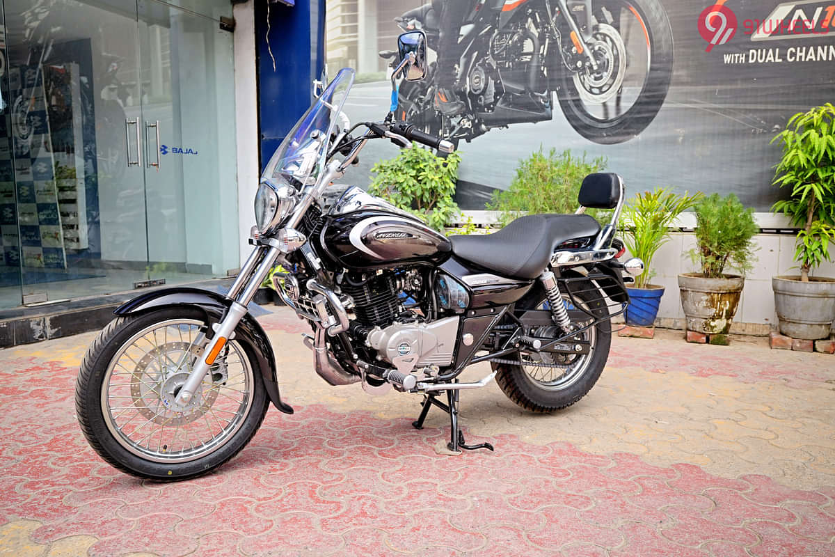 Bajaj Avenger Cruise 220 Left Front Three Quarter