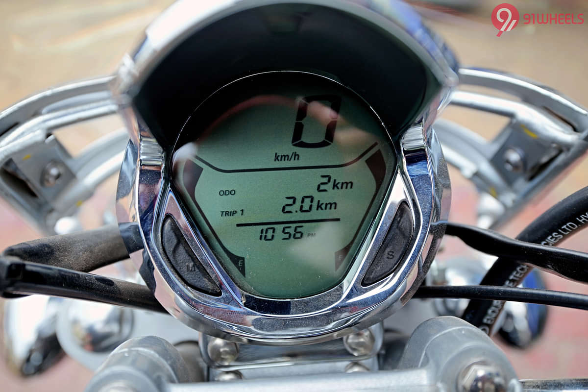 Bajaj Avenger Cruise 220 TFT / Instrument Cluster