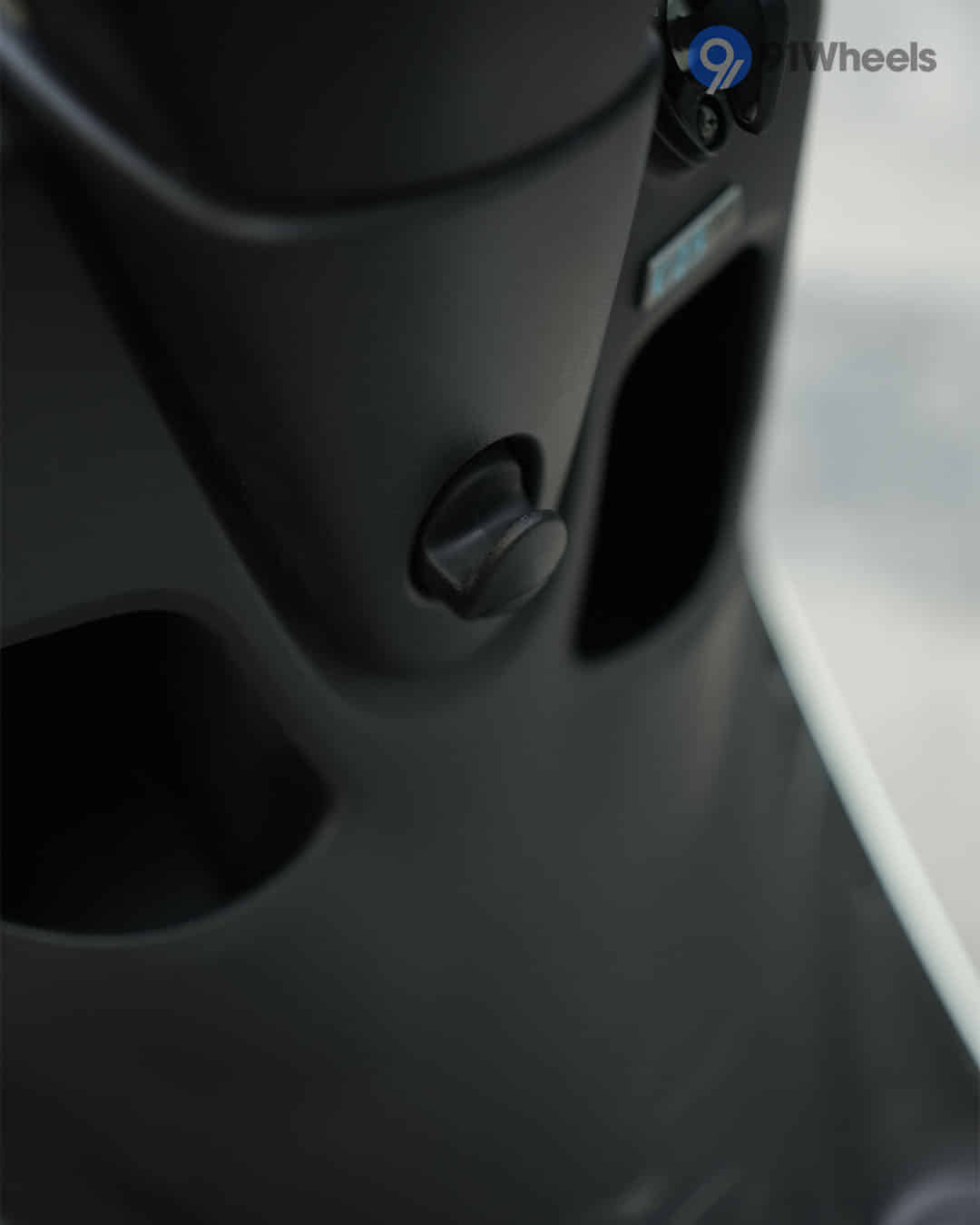 Front Luggage Hook Front Luggage Hook