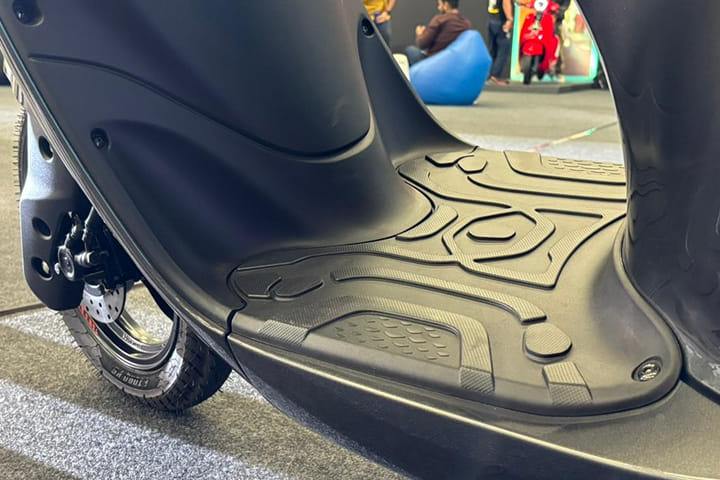 Bajaj Chetak C2501 Floorboard