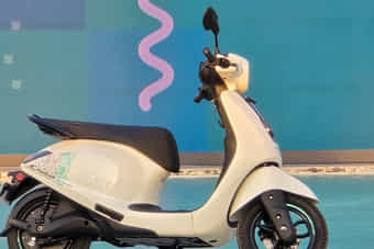 Bajaj Chetak C2501 Right Side View Bajaj Chetak C2501 Right Side View