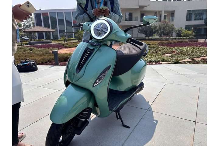 Bajaj Chetak Left Front Three Quarter