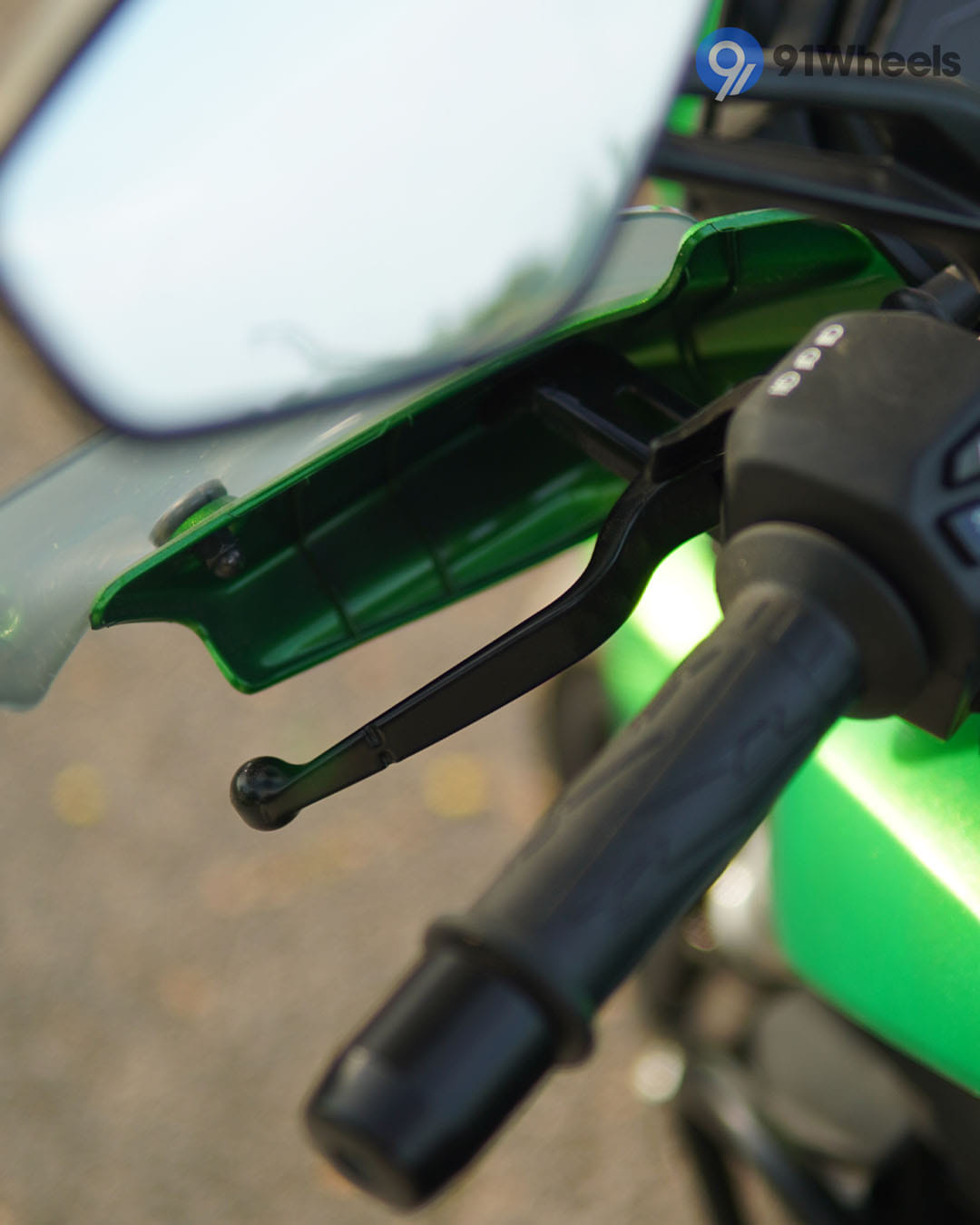 Handlebar & Console Area - 1