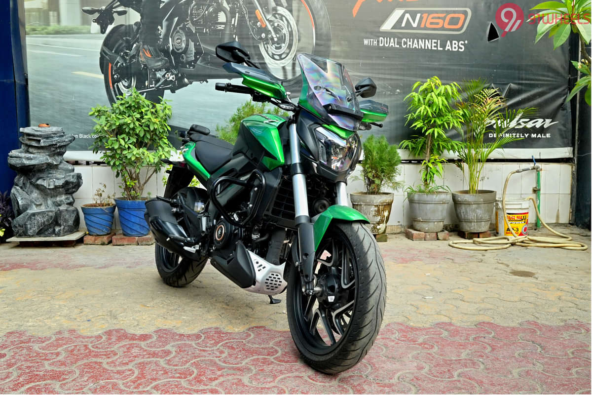 Bajaj Dominar 400 Right Front Three Quarter